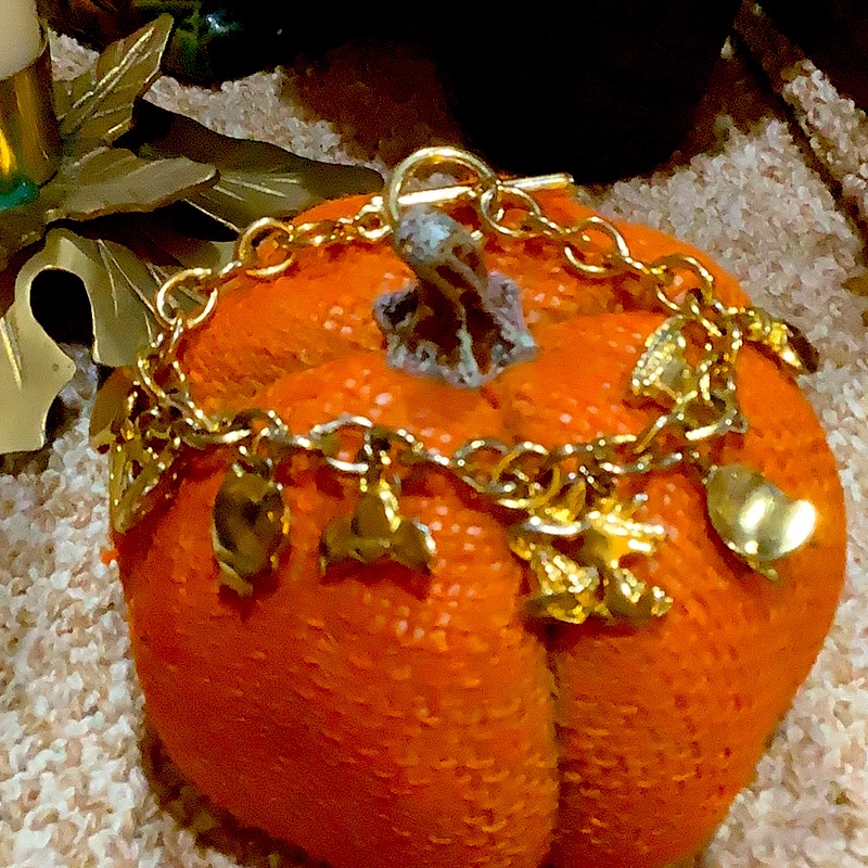 Warner Bros 1992 Looney Tunes Charm Bracelet 35$